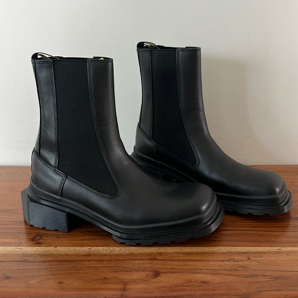 NWT and Box Doc Marten Maybole Chelsea Boot